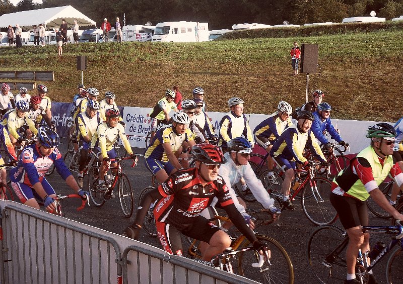 2011-08-26 06 Rando Plouay Depart des Cyclotouristes.jpg